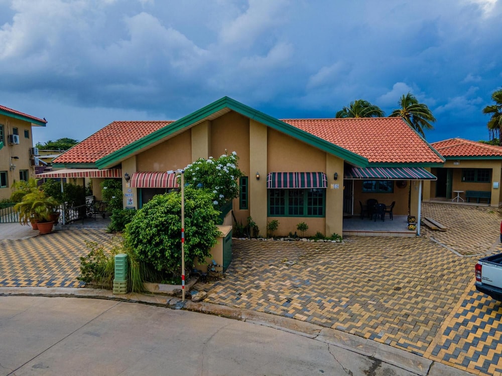 Tranquil 2BR 2BA in Gated Community Great Location