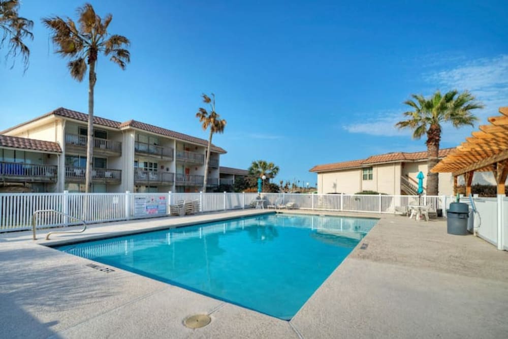 Stay Palm by Avantstay Beach Access Balcony
