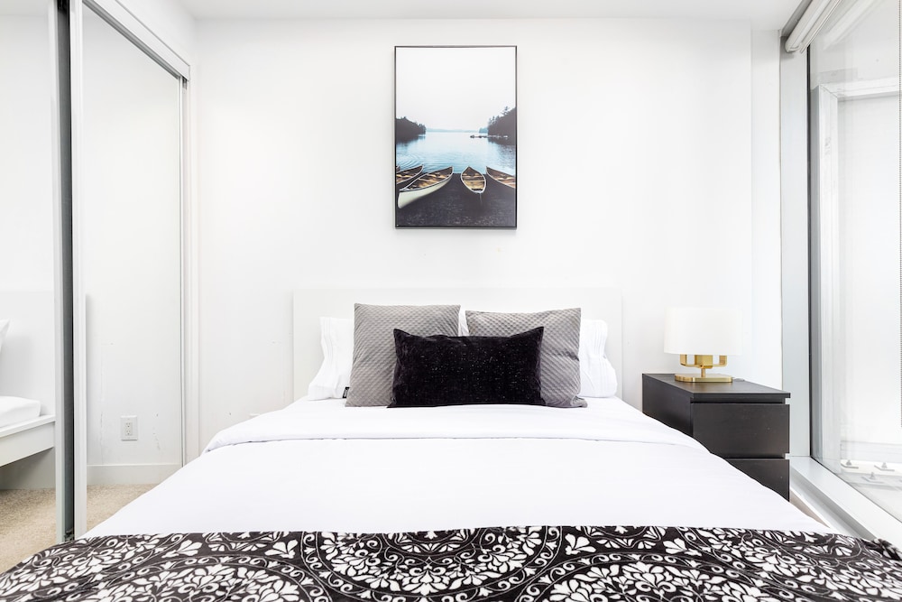 Downtown Toronto Condo near Scotiabank Arena