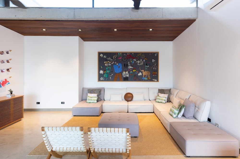 Villa Futura by Acomodo