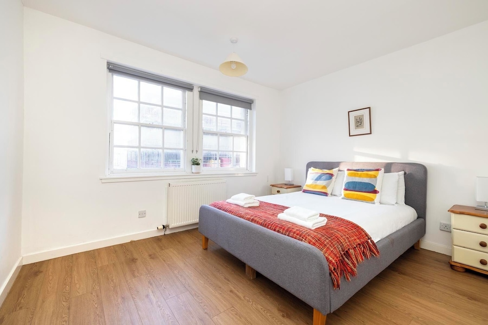 Charming City Apartment on Royal Mile