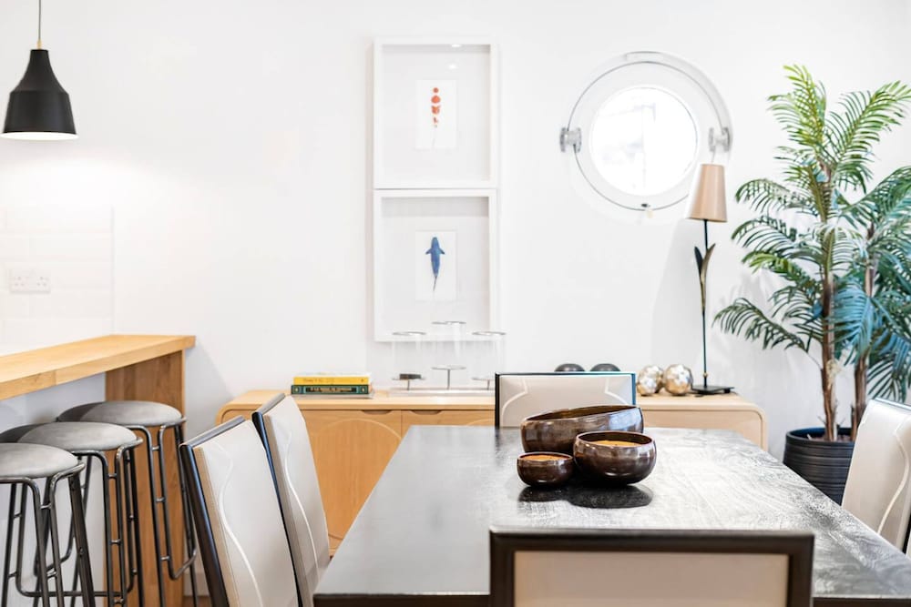 4-bed House Next To Harrods Pont Street Mews