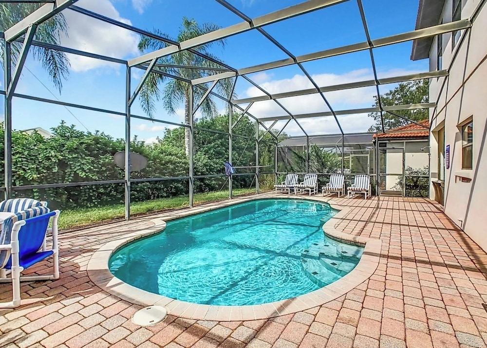Coco Villa Stay for 10 w/ Resort-style Amenities