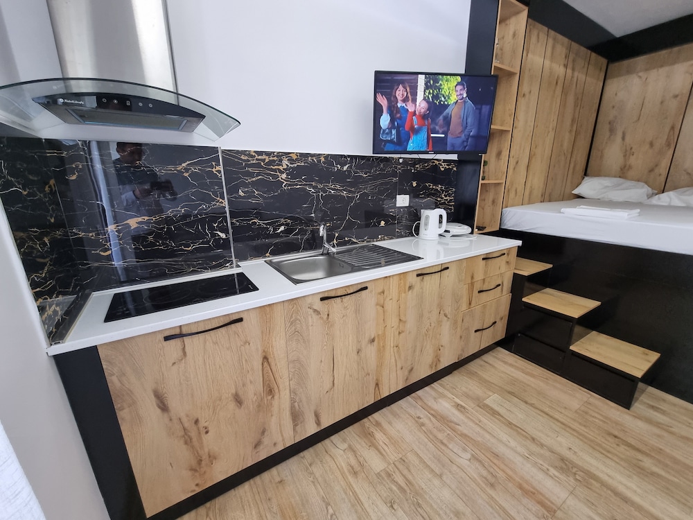 Teo's Deluxe Studios