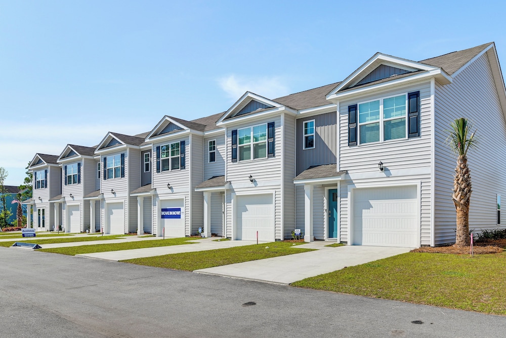 2 Mi to Shore: Newly Built Surfside Beach Gem