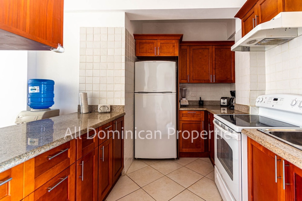 Alicia Beach, Hispaniola Sol, Great Location - no car Needed!