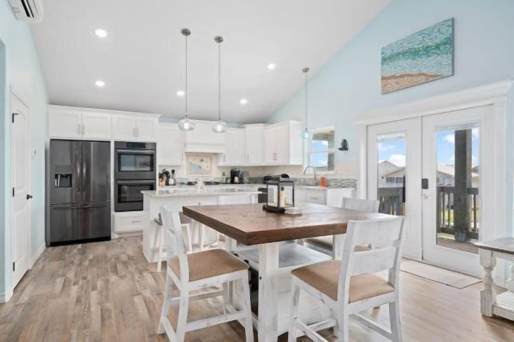 Coastal Paradise by Miss Kitty’s