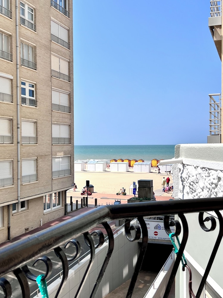 Beachfront & Sea View Sleeps 6
