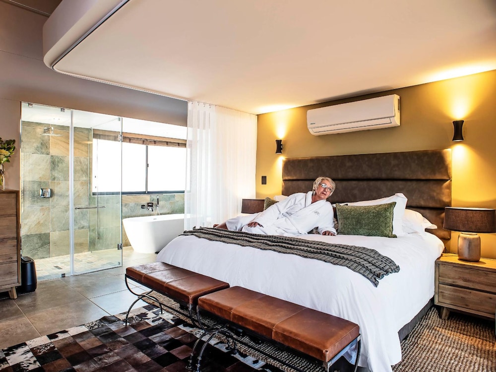 Ingwe Lodge view 2