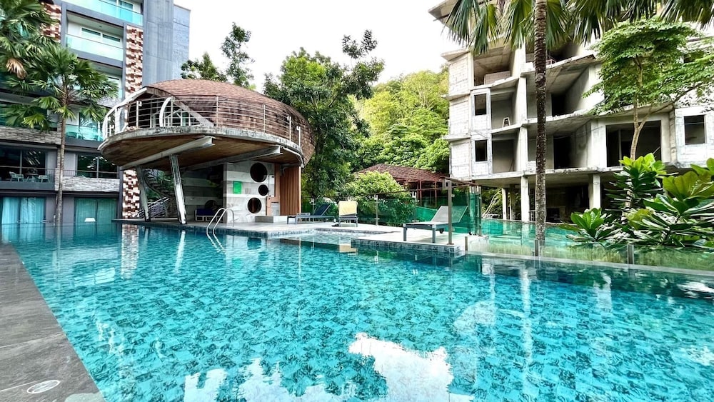 Emerald 702 - Triplex Penthouse With Stunning View