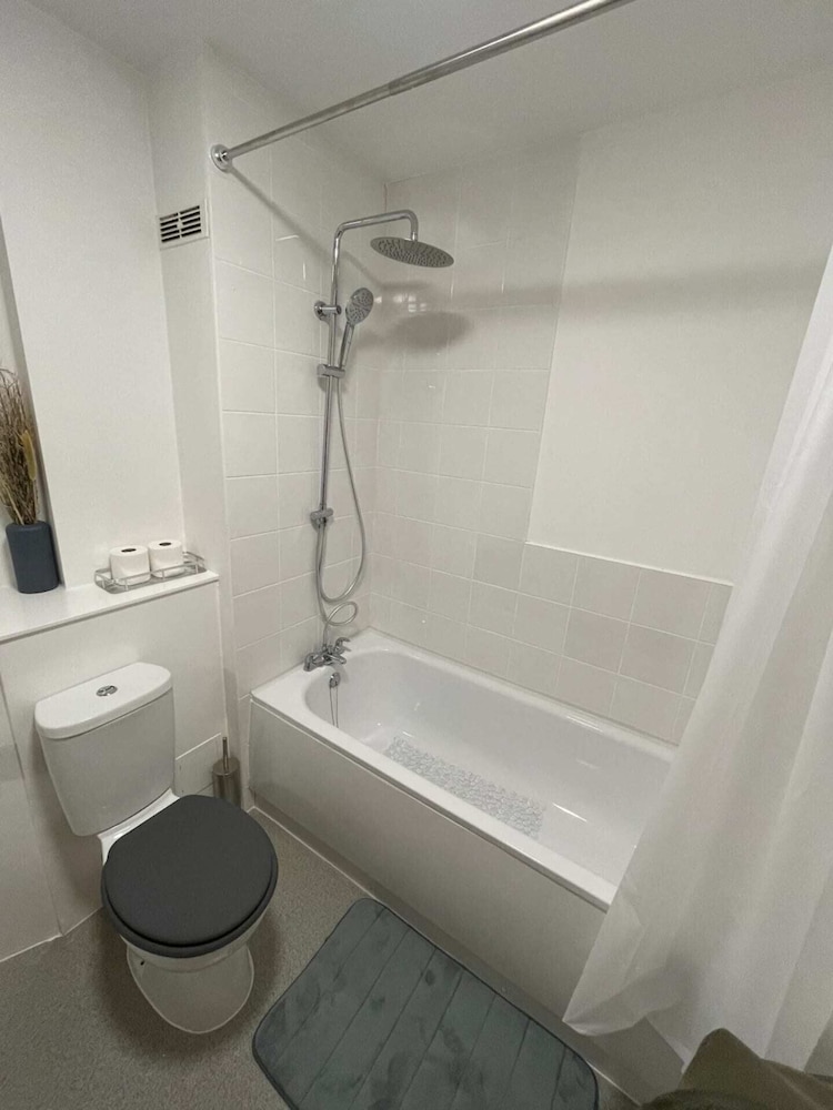 Sleek & Cosy 1BD Flat - Mile End