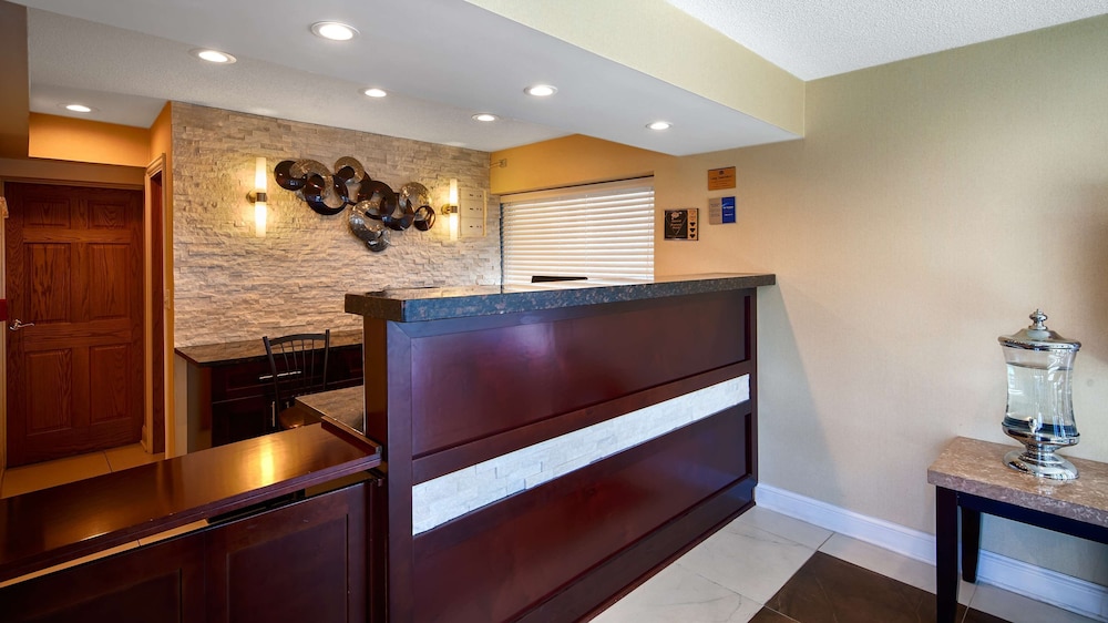 St. Charles Vacations - Best Western Inn of St. Charles - Property Image 27