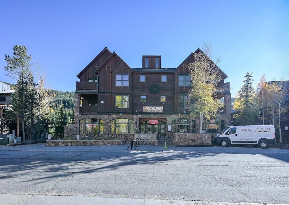 201 Mill Creek (72 River Run Road) 4 Bedroom Condo by RedAwning