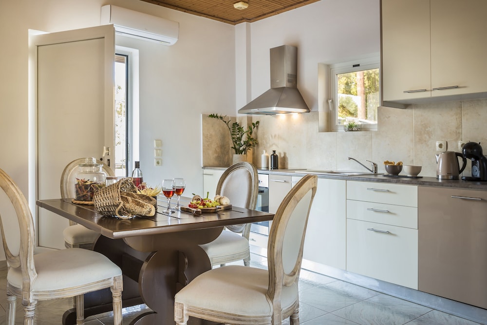 Malibu Studios & Apartments