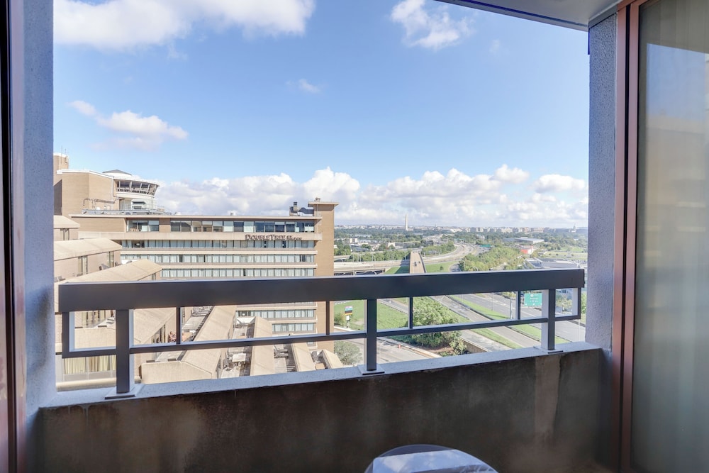 Cozy Pentagon City Retreat