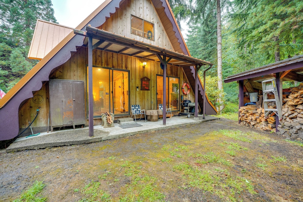 Explore Mt St Helens: A-frame Chalet w/ Deck!