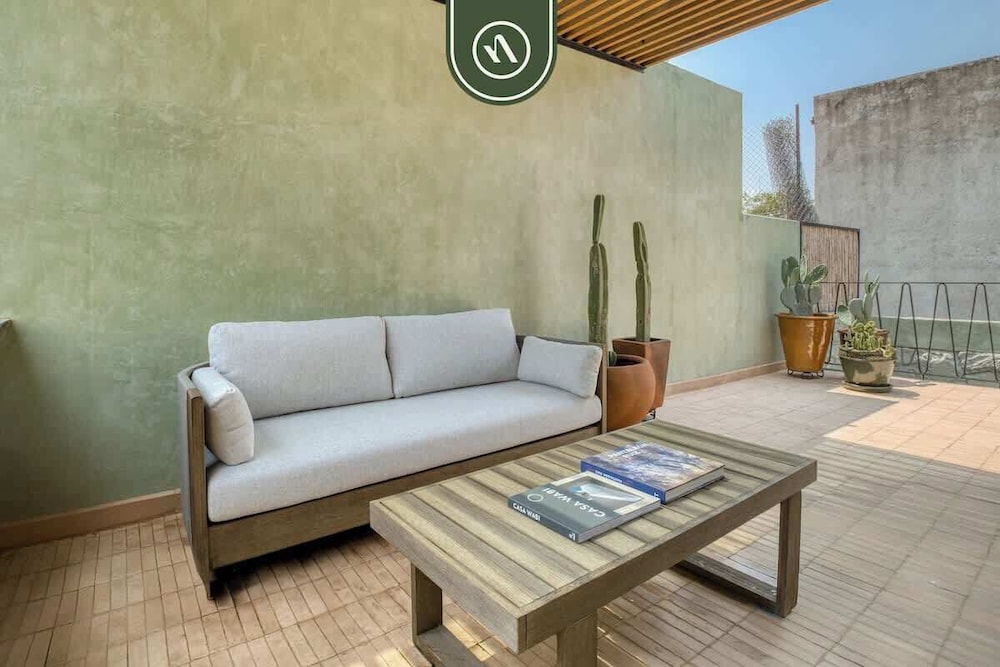 Luxury 1 BR Condo in Downtown - AC - Peaceful