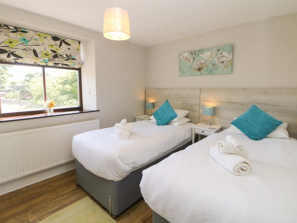 Shenton Cottage view 4