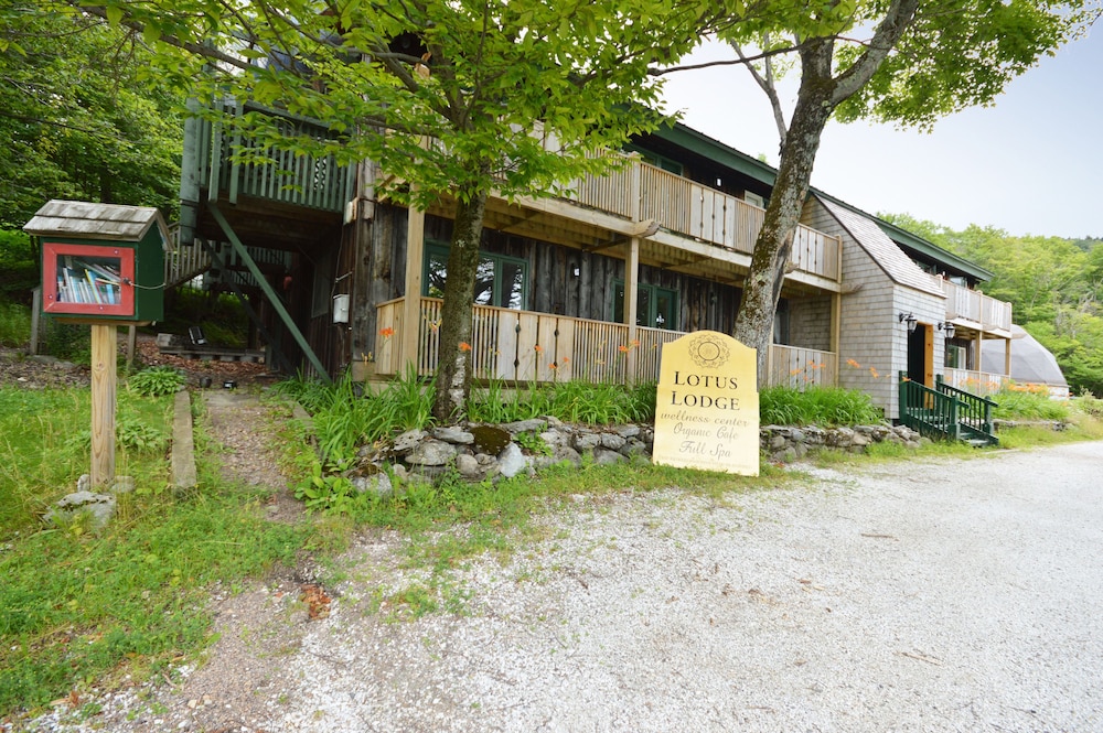 Lotus Mountain Retreat view 4