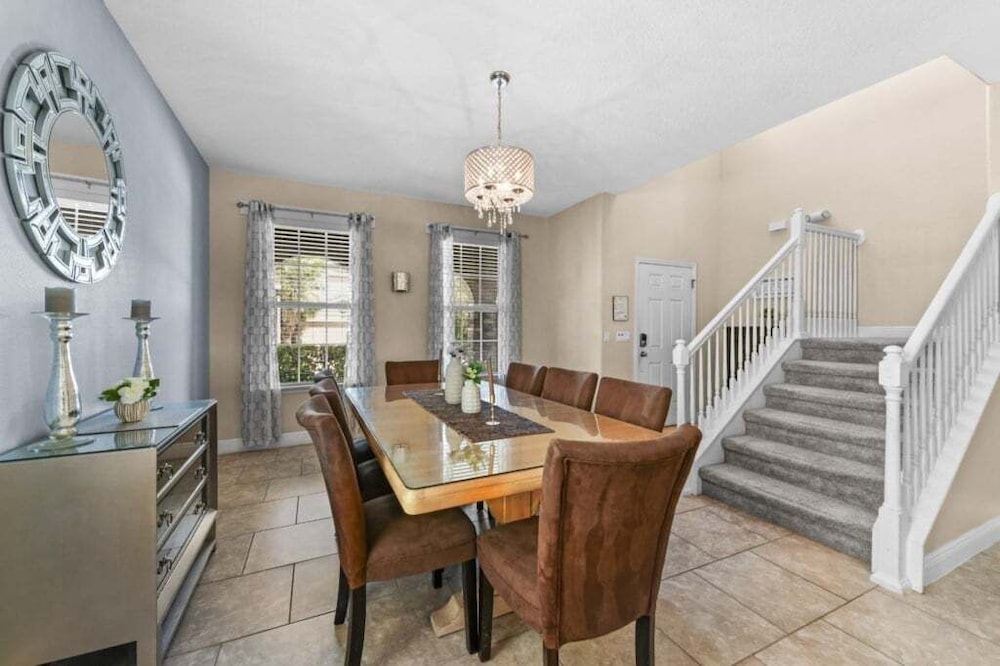 Spacious 5-Bedroom Resort Pool Home with Lake View 5 Villa