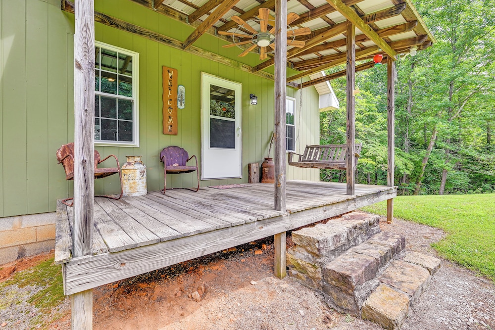 Kentucky Cabin Retreat w/ Covered Porch & Views