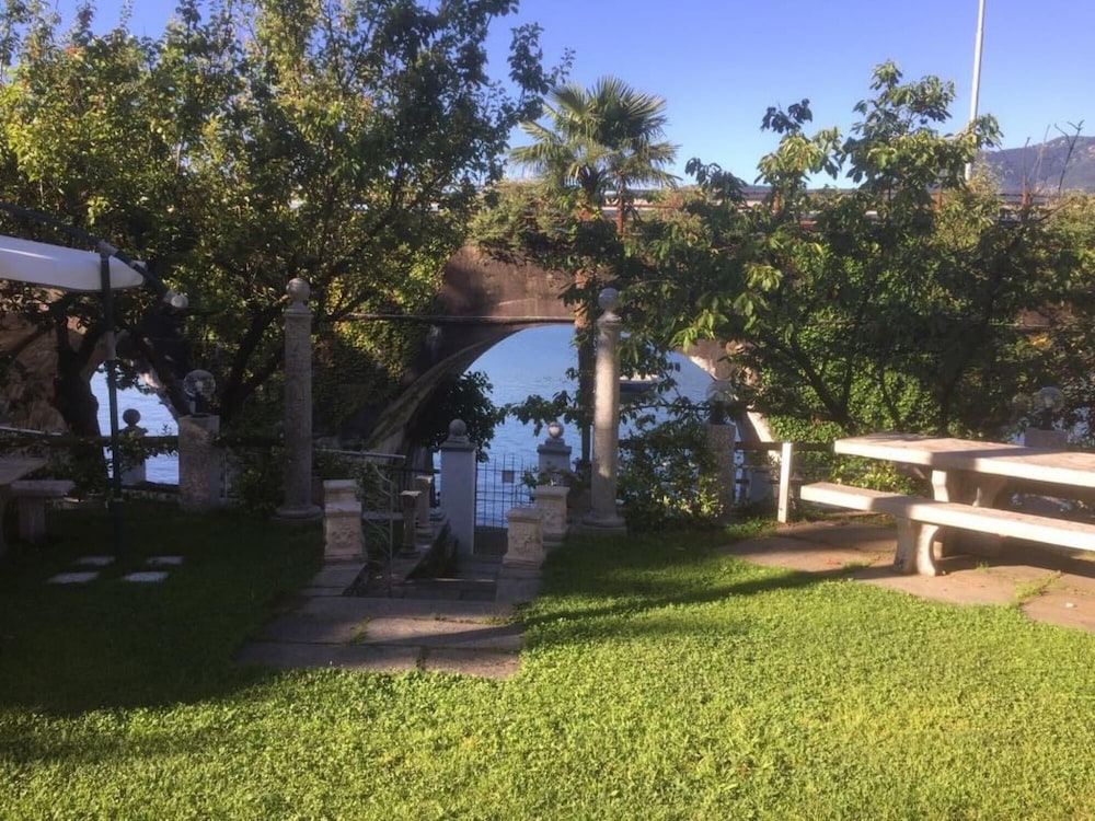 Gelsomino 3 Apartment Located in Front of the Lake view 2