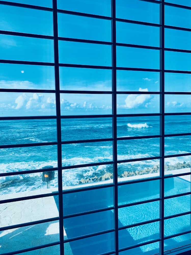 Discovery Inn Suites at 681 Ocean Drive