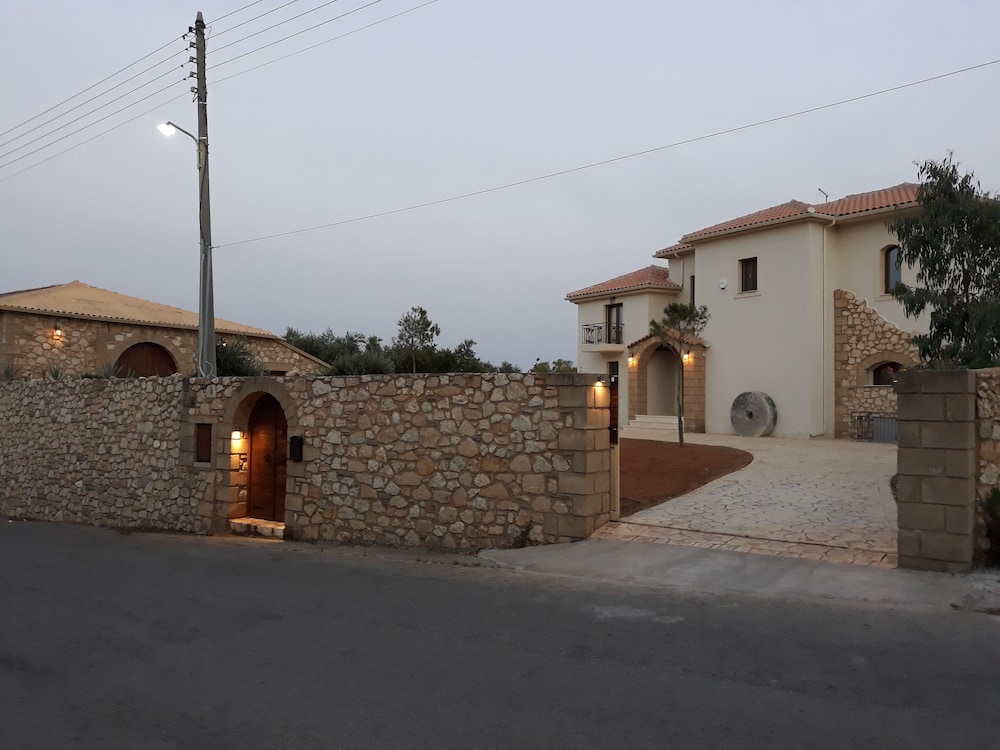 Onirozo Villa