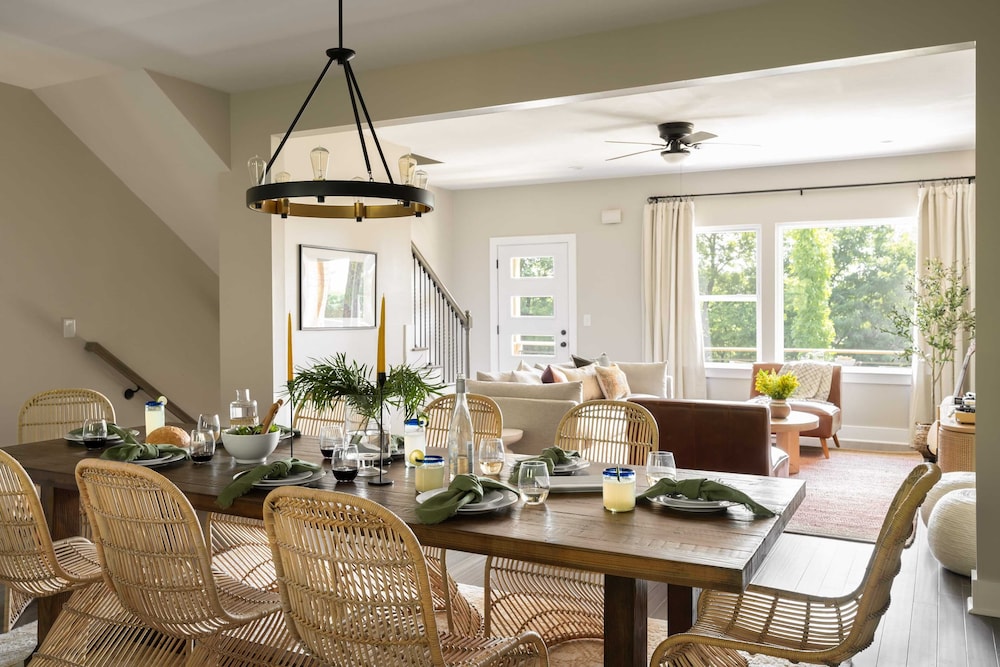 8 Nashville Homes w/ 21 Bedrooms, 21 Baths & Space for 74, Just Minutes From Broadways Nightlife, Dining, and Music Scene Cherokee by Avantstay