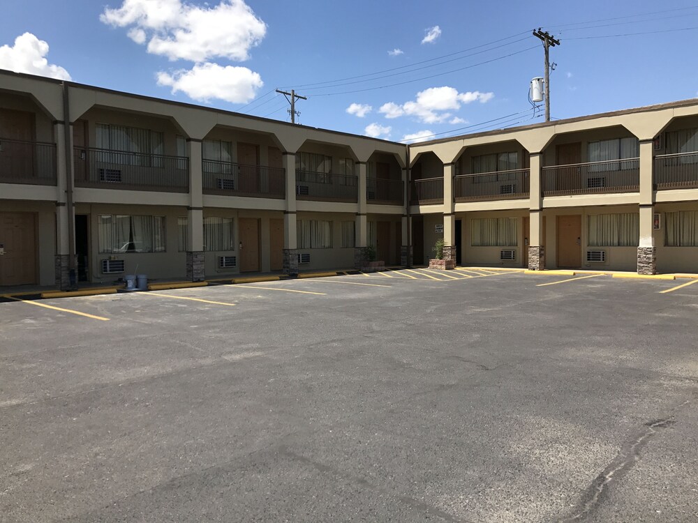Hutchinson Inn
