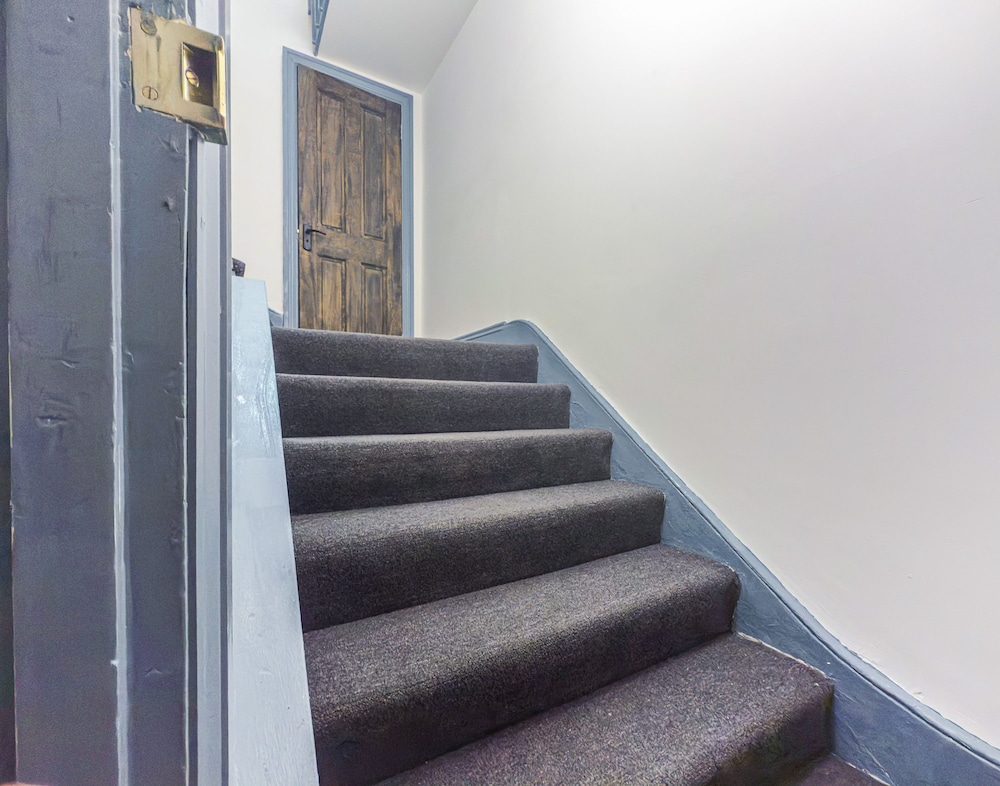 Spacious 2BR Maisonette 2 Baths Huge Lounge