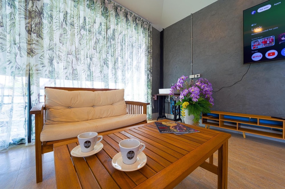 Beautiful new 7 Bedroom Villa Resort CT7