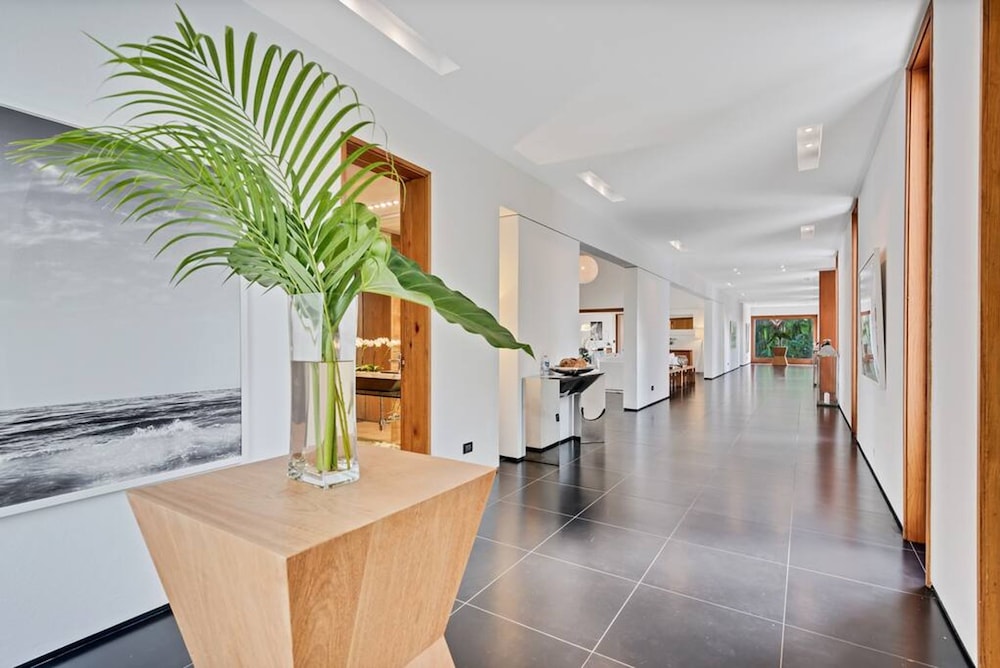 Beautifully-designed Contemporary Villa