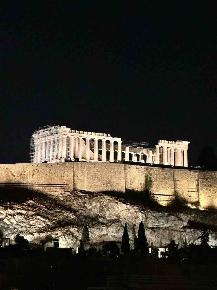 Acropolis Penthouse With 50mbps Wifi