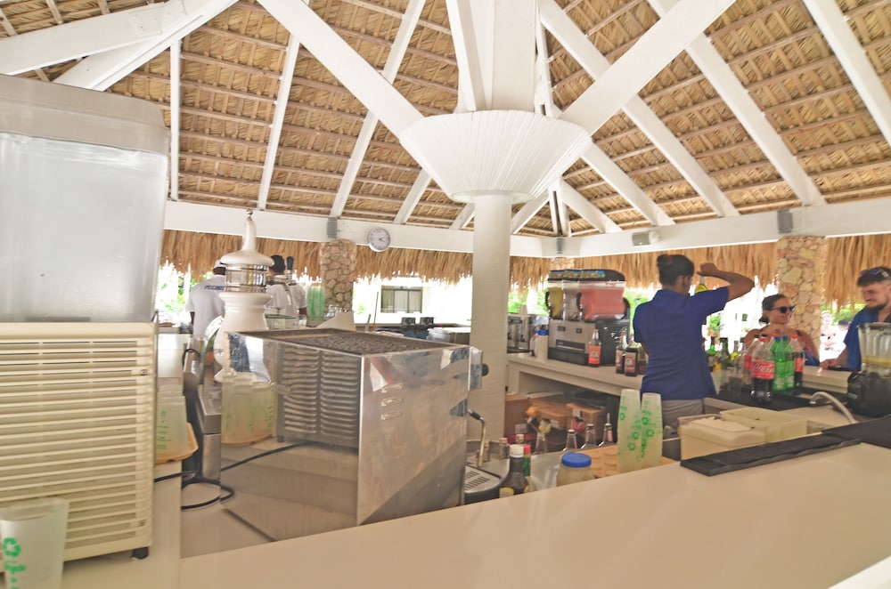 Beach Front Apartment No01 view 5