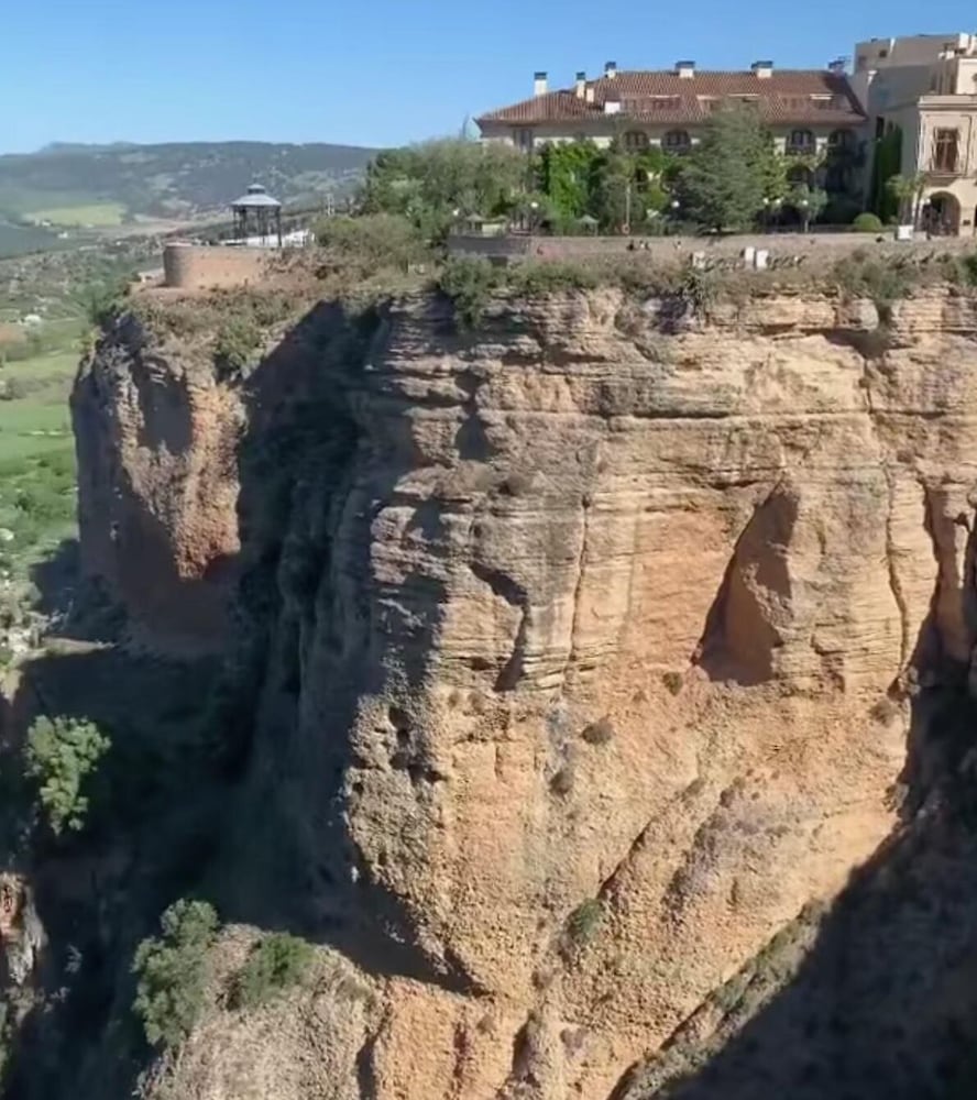 Stylish House, Patio, Pool, Mountains, Stunning White Village, sea 20 Mins Away