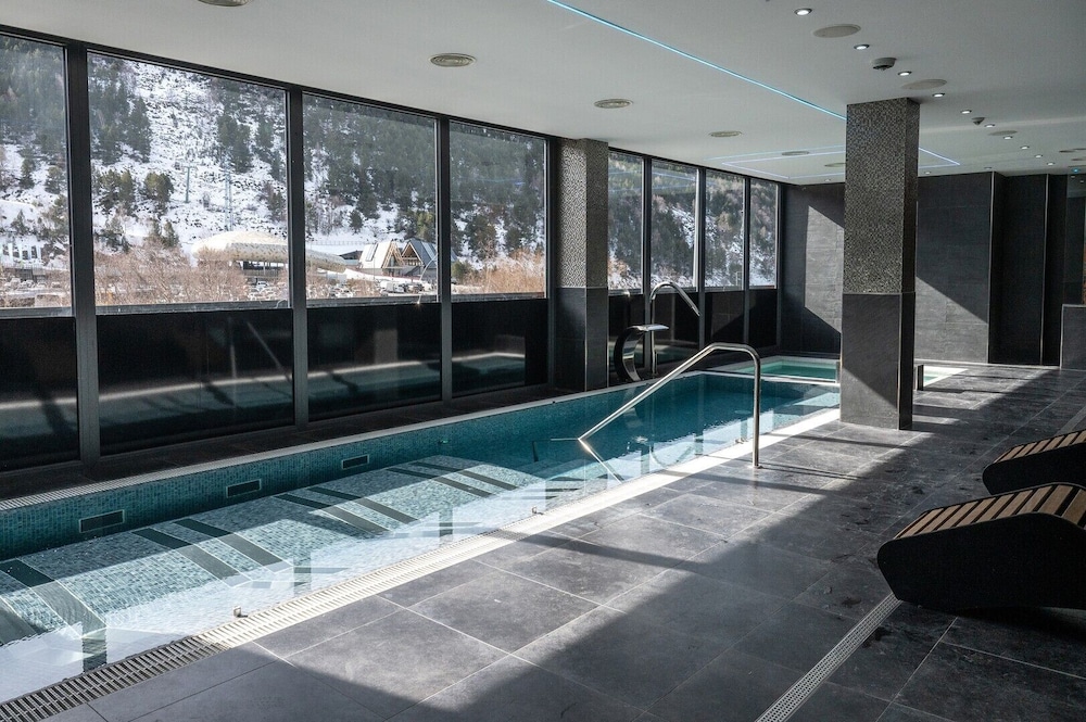 THE MIRROR & SPA by Elegant Residences