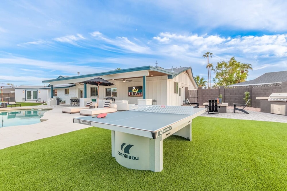 The Monterey Resort Style Pickleball Pool Putt