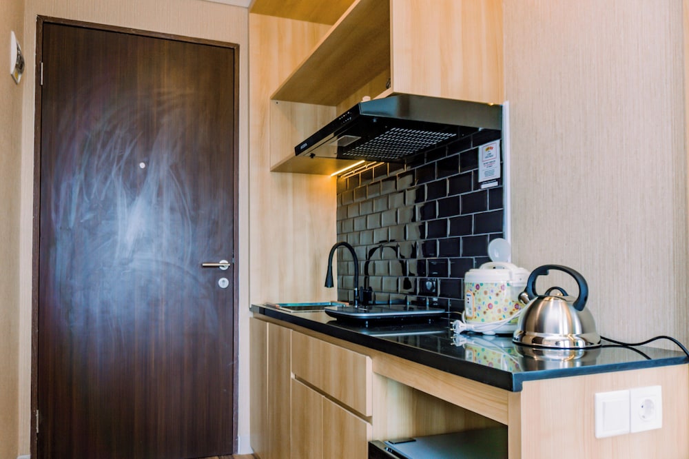 Comfort And High Floor Studio Room At Transpark Bintaro Apartment
