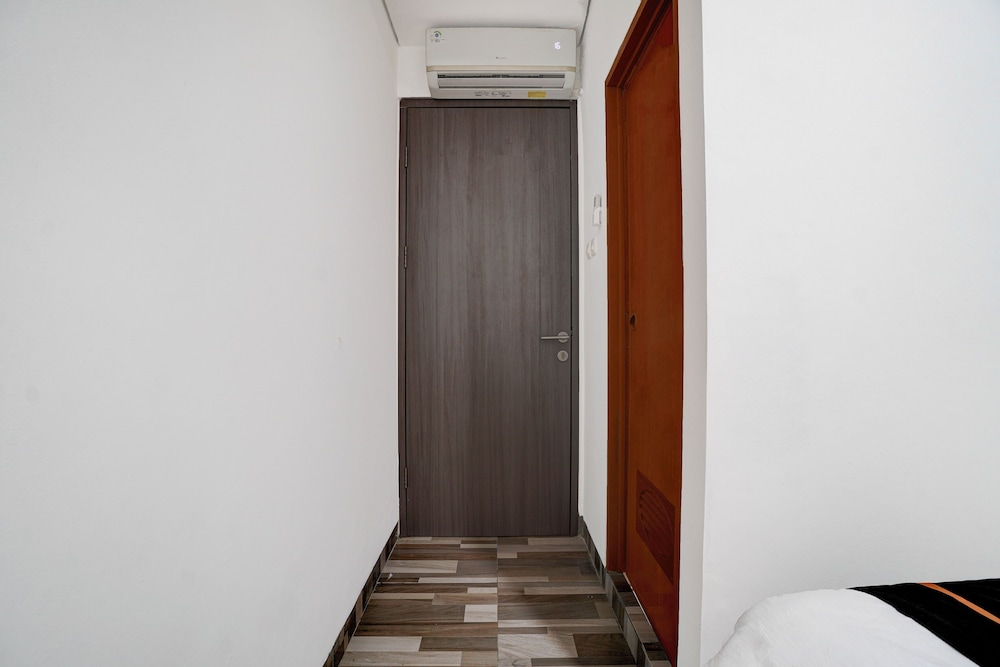 Capital O 94914 Kemayoran Guest House