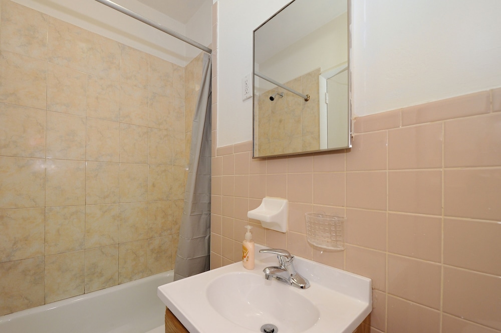 Spacious 2BR on the Upper East Side Steps From Central Park