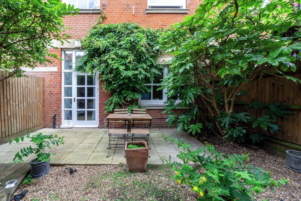 outdoor bbq area