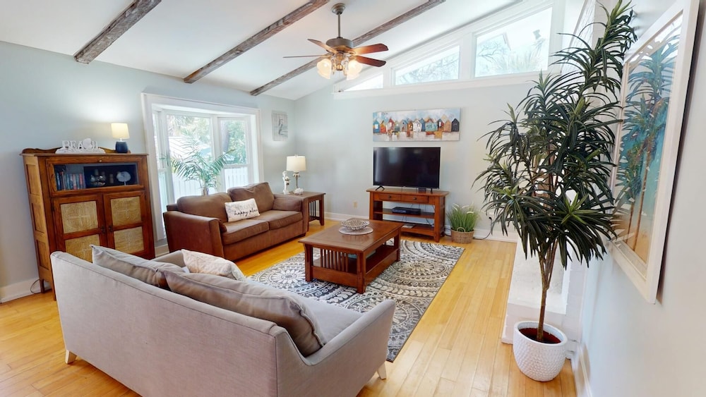 Peach on the Beach by Tybee Vacation Rentals