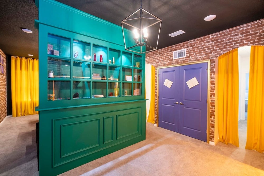 6163 Fantastic Home With 12bd