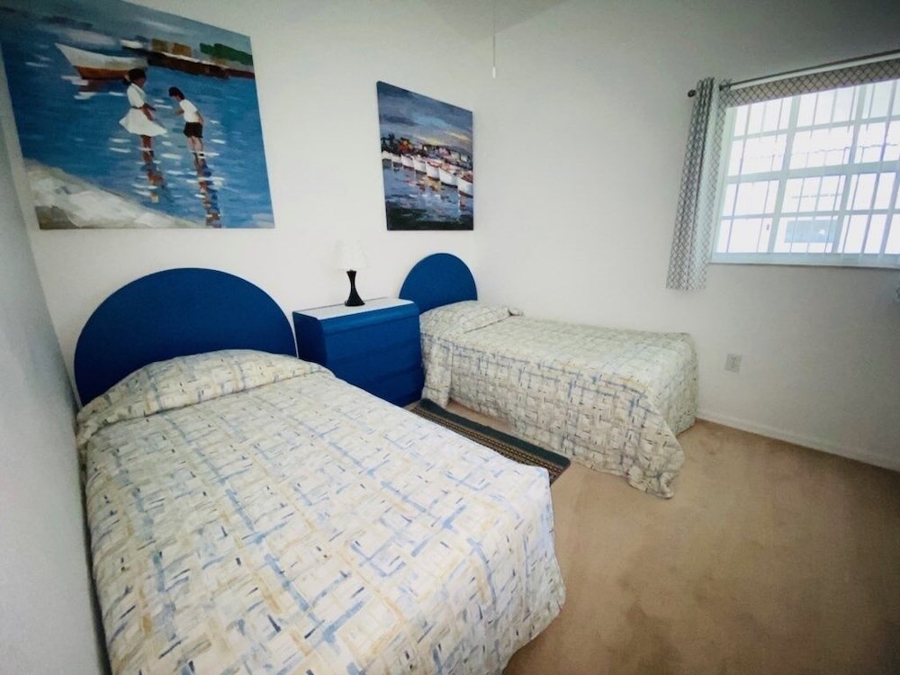 Gorgeous Views From Pool! 3 Bedroom Home by RedAwning