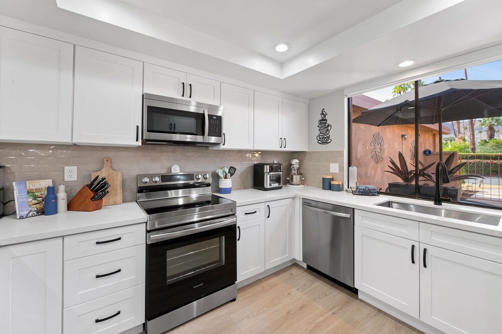 Designer Seville Condo w Golf Mountain Views
