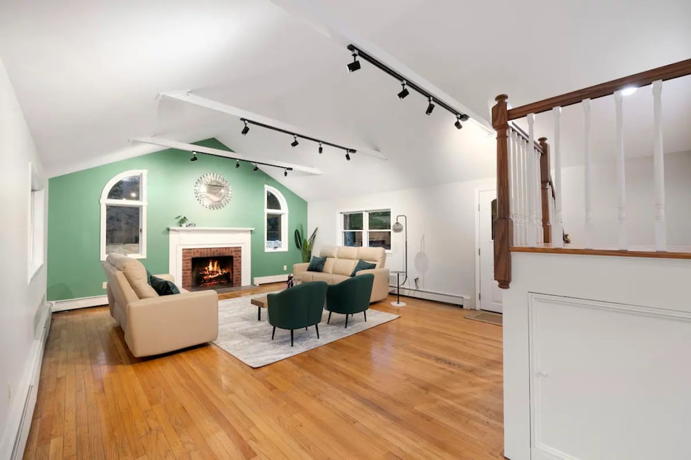 Cozy Winter Escape 1 Hr From NYC Trails Nearby