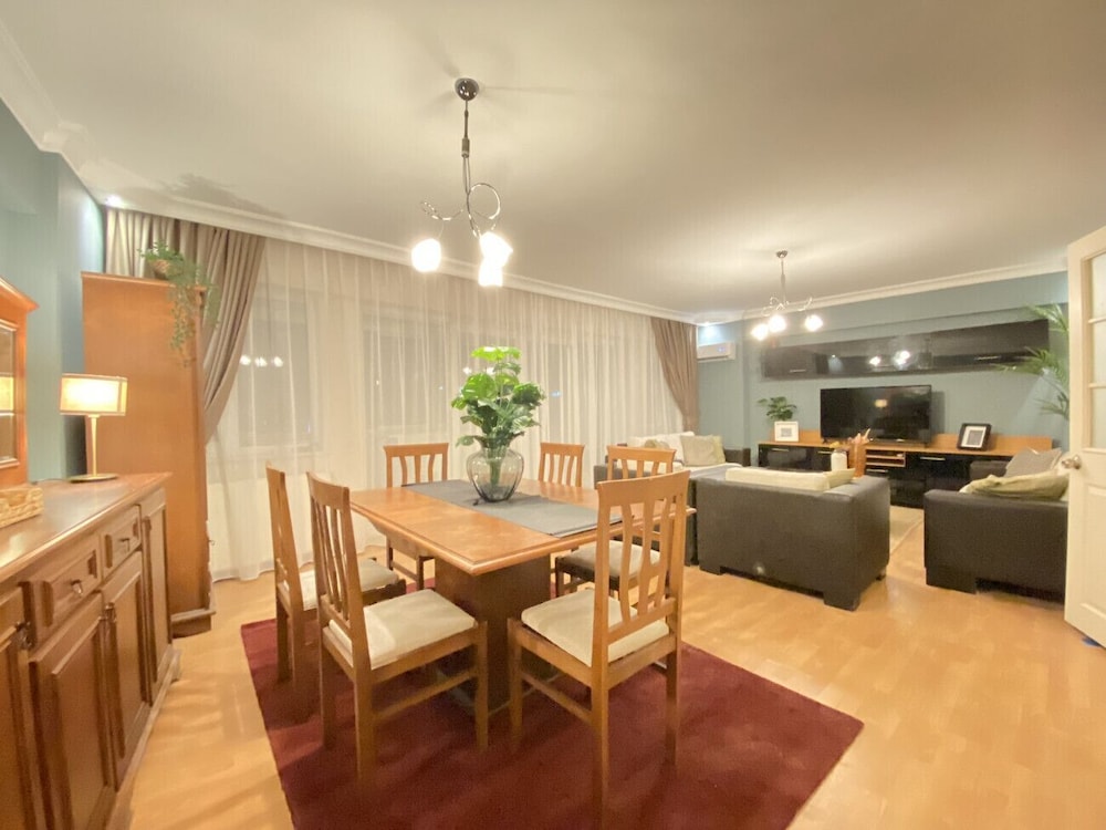 Missafir Sleek Flat in Nisantasi With Terrace