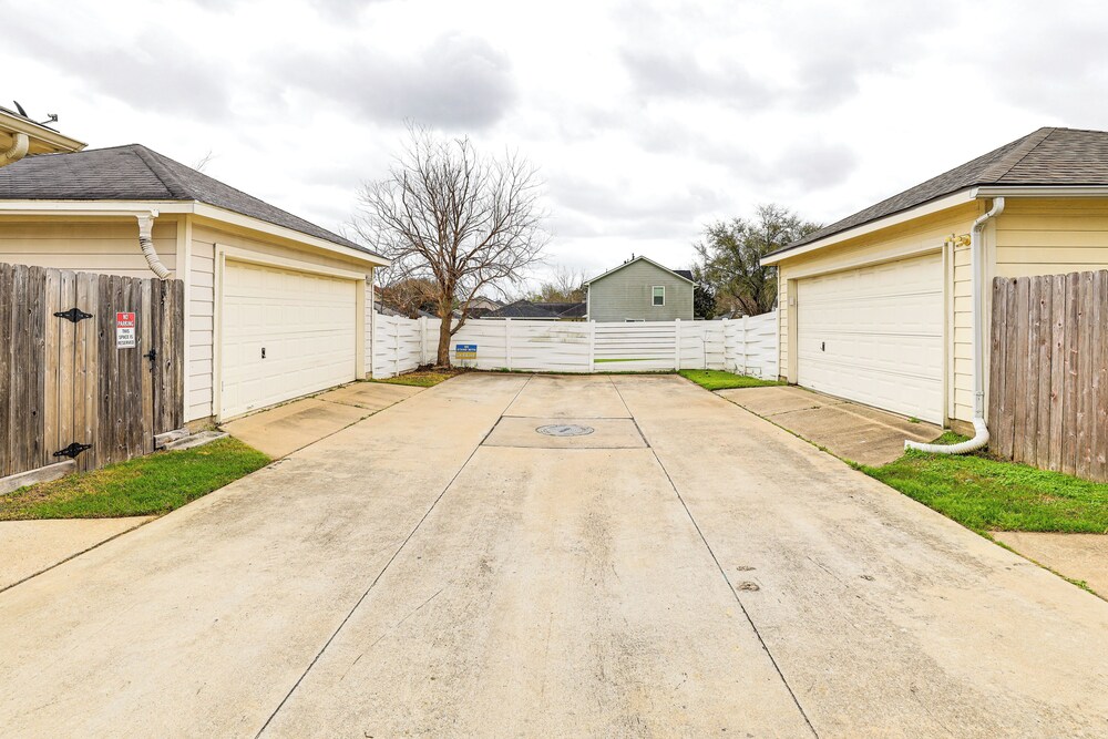 12 Mi to Energy Corridor: Family Home w/ Grill!