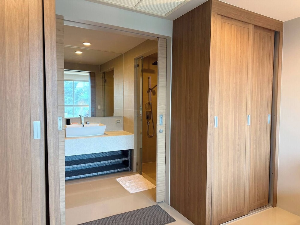 2BR Apartment Pool Gym 1km to Karon Beach